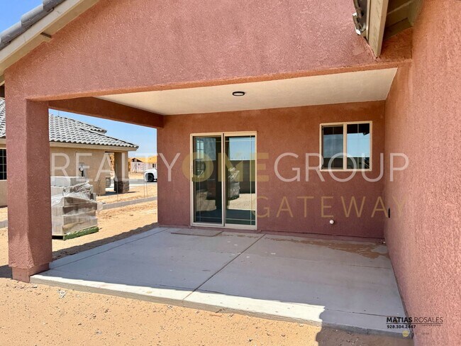 Foto del edificio - Three Bedroom Two Bath Home with All Tile ...