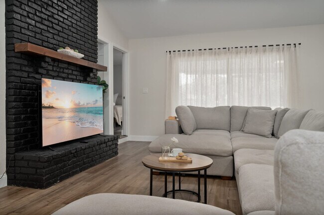 Foto del edificio - 4520 Lake Gem Cir