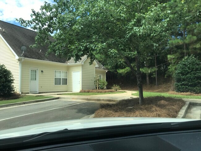 Fotografía del edificio - 1305 Cedar Shoals Drive #500