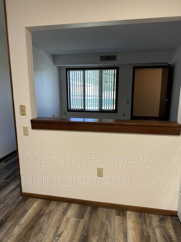 Foto del edificio - 1425 19th Ave SW