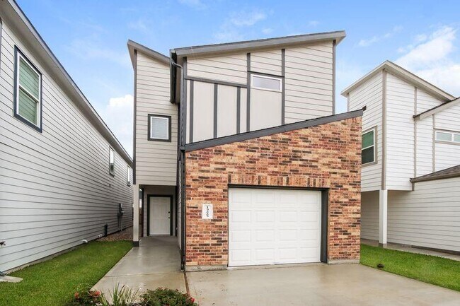 Building Photo - 15225 Estrella Rd E