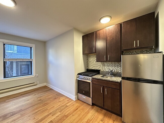 Foto del edificio - 4512 N Damen Ave