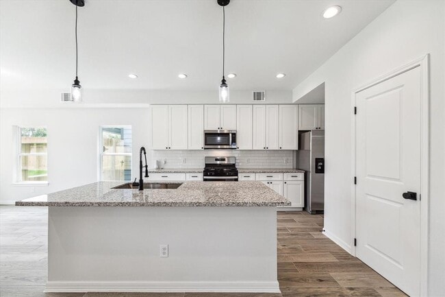 Building Photo - 6334 Cebra St