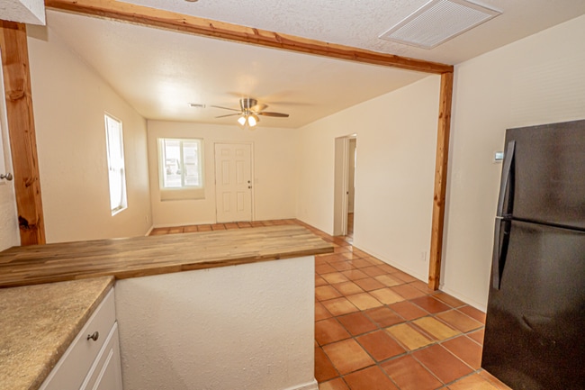 Building Photo - 33 E 400 S