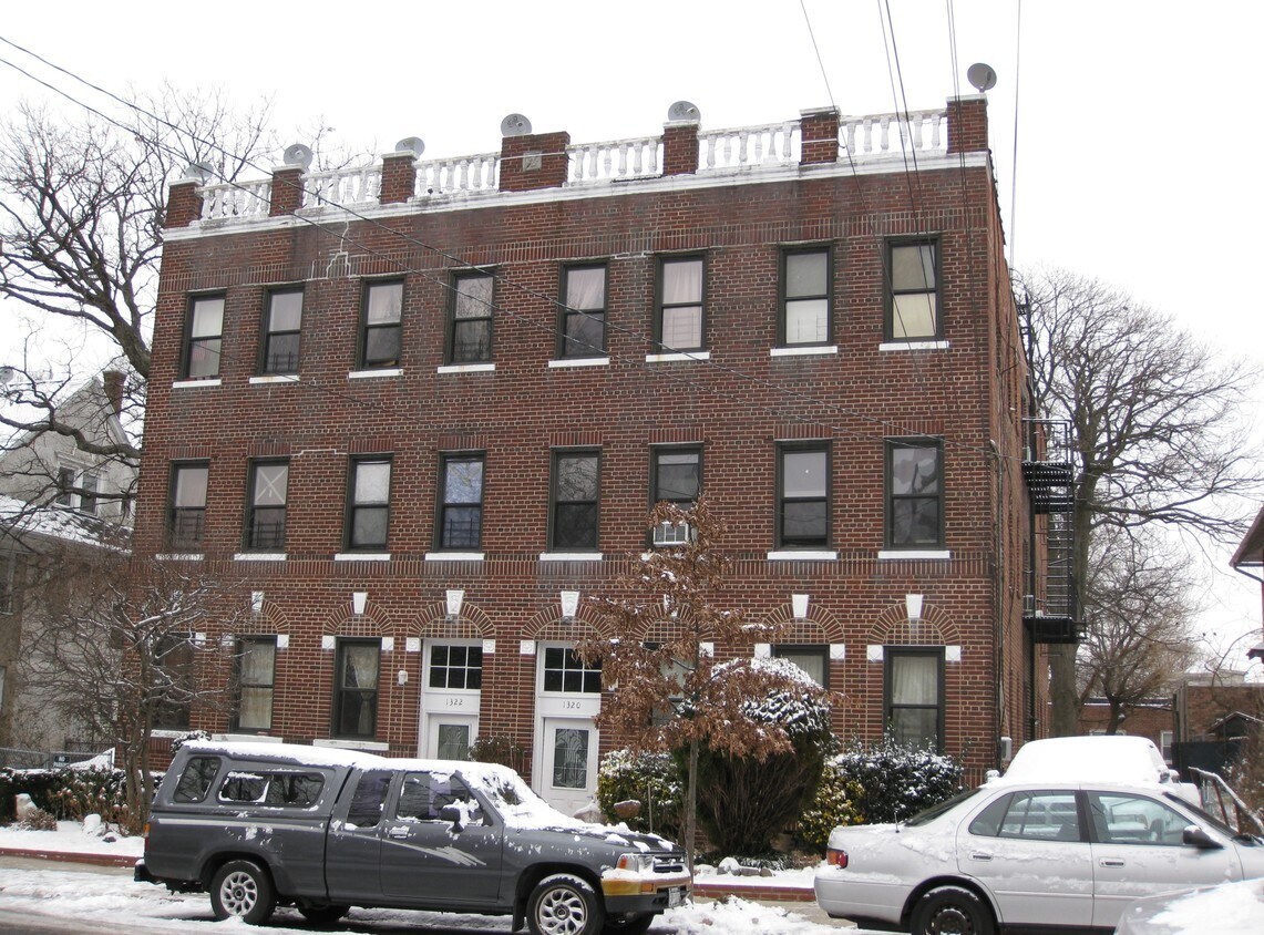 Building Photo - 1320-1322 Sage St