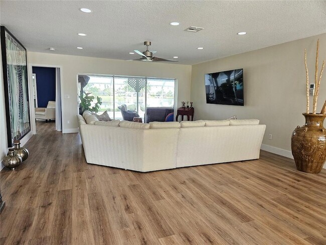 Building Photo - 917 S Gondola Dr