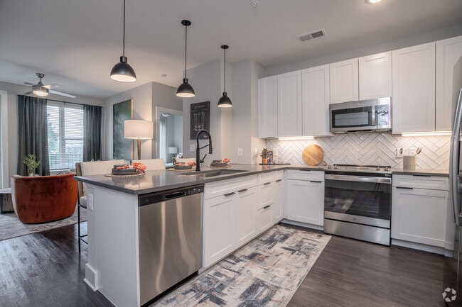 2BR, 2BA - 1,045SF - Kitchen - Ellison Parkview
