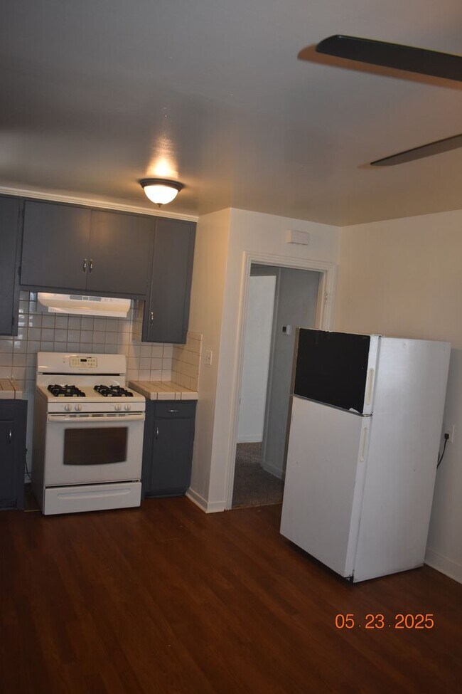 Foto del edificio - Charming Three Bedroom Home with New Carpe...