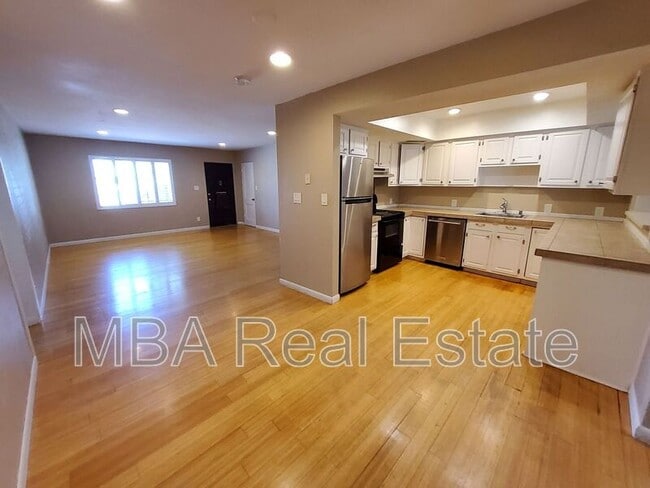Foto del edificio - 2225 E Glenrosa Ave