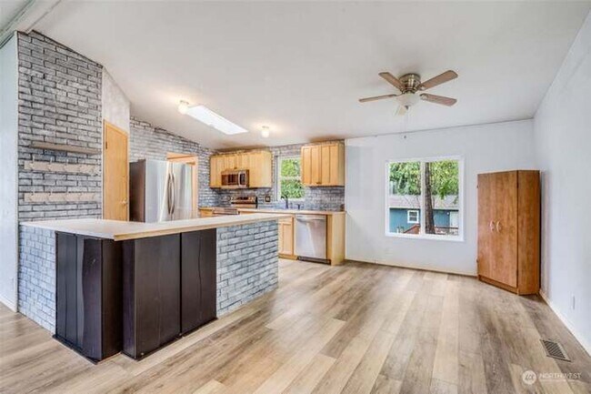 Building Photo - 3 bedroom in Timberlakes