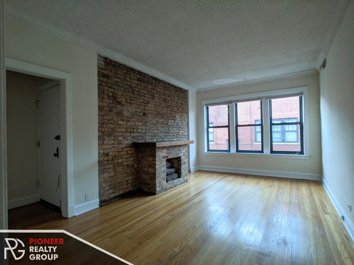 Primary Photo - 3517 N Racine Ave