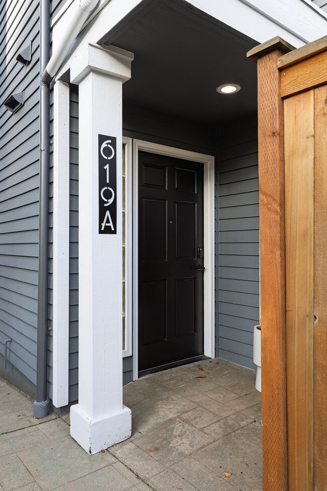 Building Photo - 619 Federal Ave E