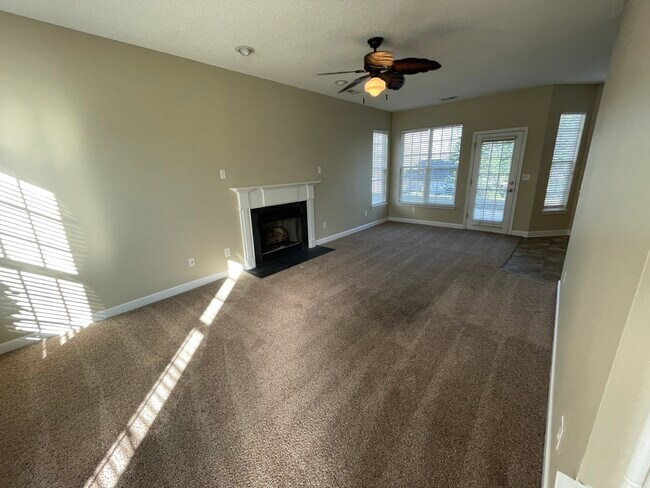 Building Photo - 7904 Shiny Meadow Ln