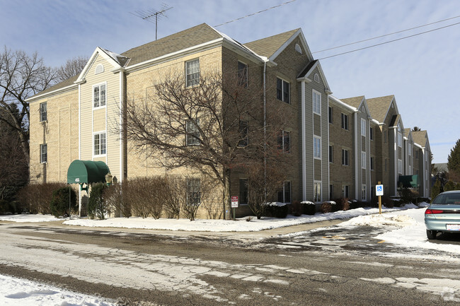 Building Photo - Central Village