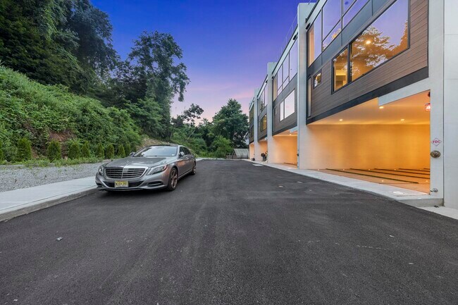 Foto del edificio - 8822 Churchill Rd