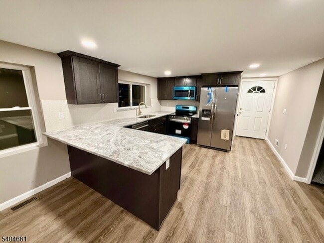 Foto del edificio - 264 Girard Ave