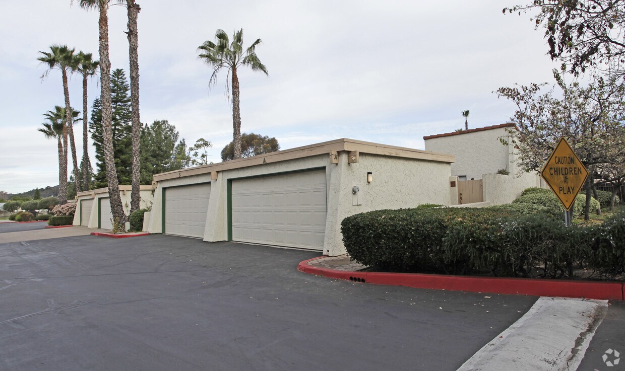 Las Mananitas Apartments in Escondido, CA