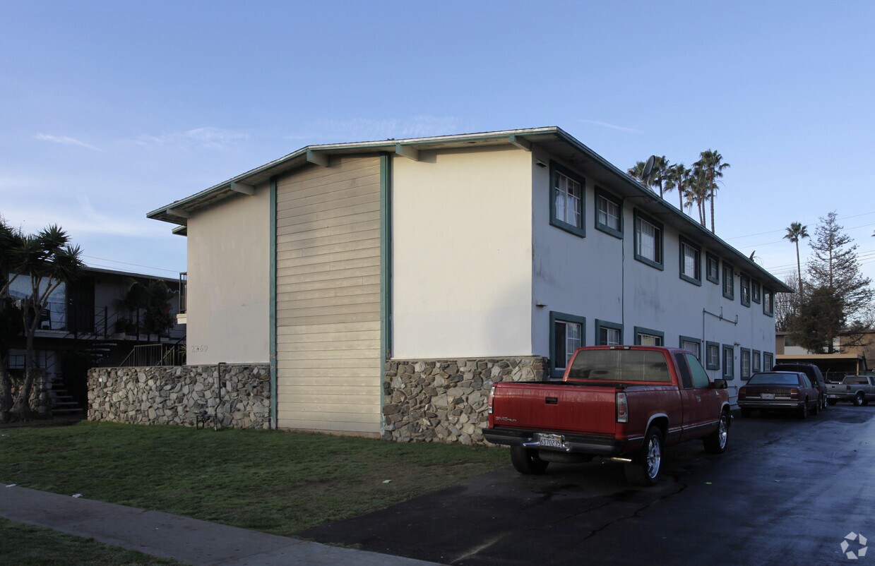 Building Photo - 2269 Maple St