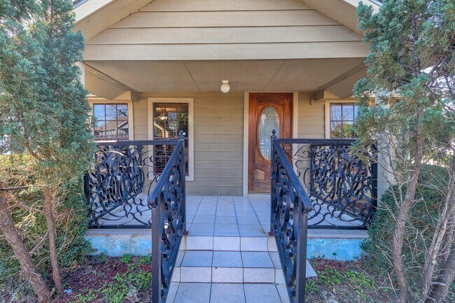 Building Photo - 8004 Mendez St