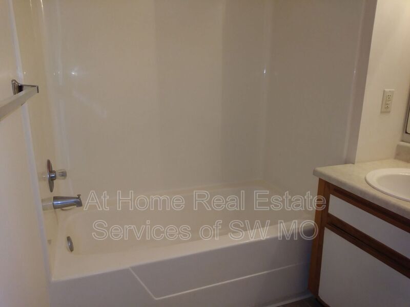 Foto del edificio - 1347 W Eaglewood Dr