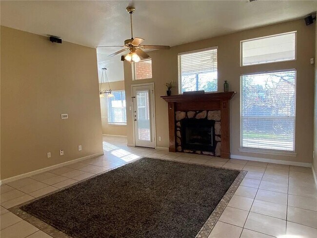 Building Photo - 1510 Zinfandel Dr