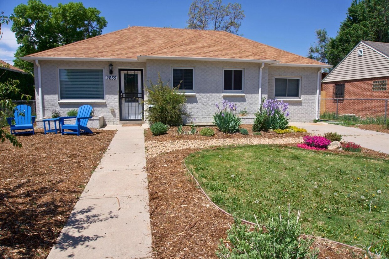 Primary Photo - Family-Friendly Home with Spacious Yard in...
