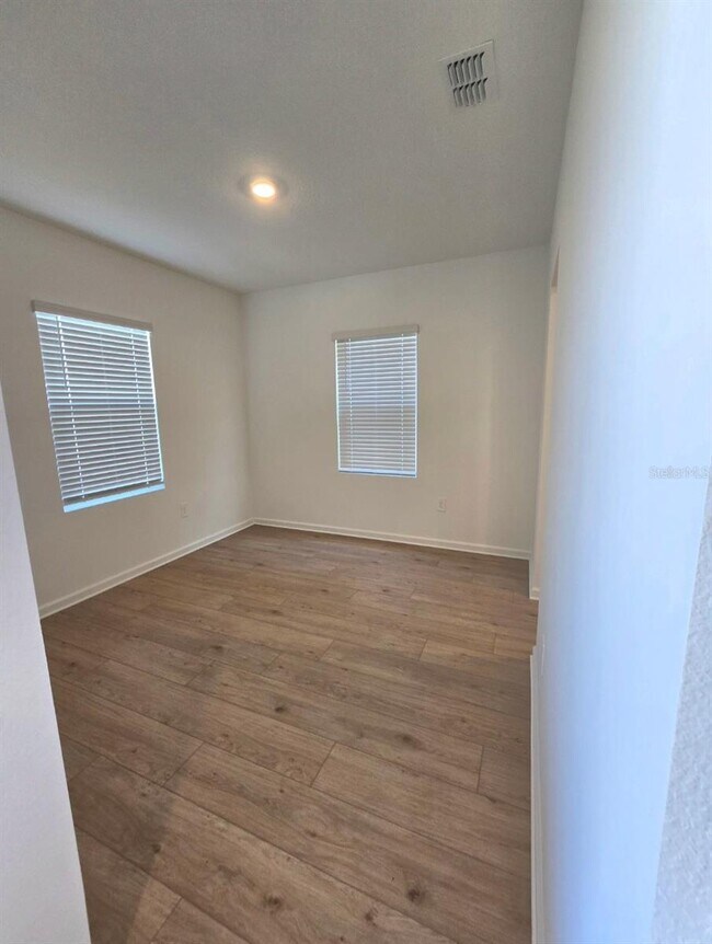 Foto del edificio - 5191 Loyalty Dr