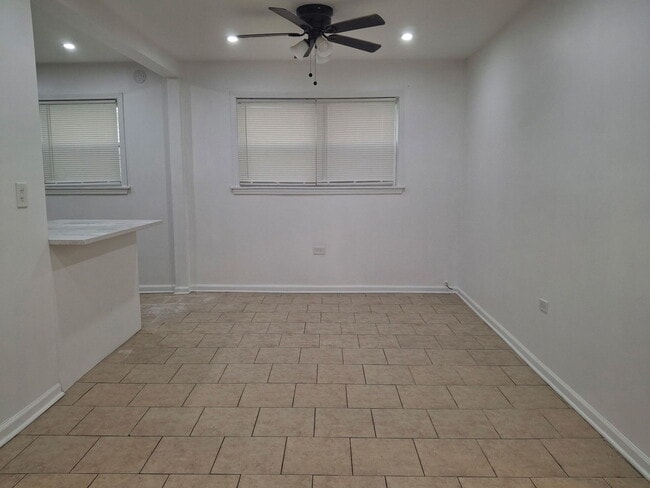 Building Photo - 1630 W Chase Ave