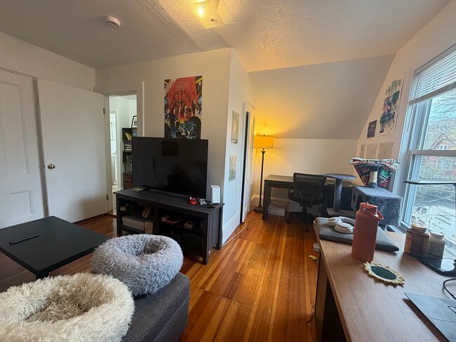 Building Photo - 156 Morrison Ave