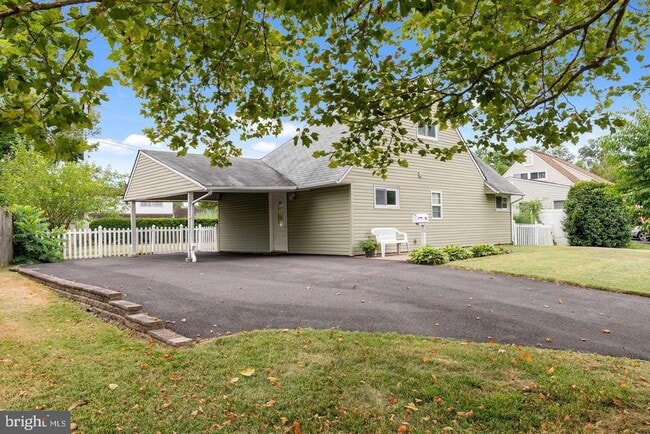 Building Photo - 16 Crabtree Dr