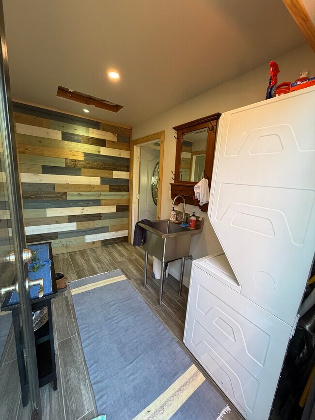 Foto del edificio - 7711 Owensmouth Ave