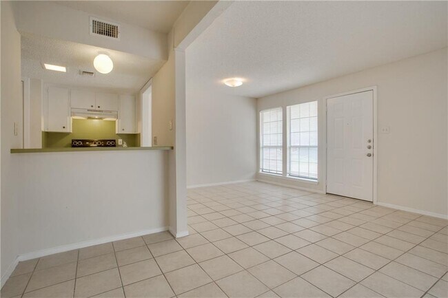 Foto del edificio - 8601 Fireside Dr
