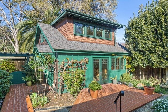 Building Photo - 1325 Cowper St