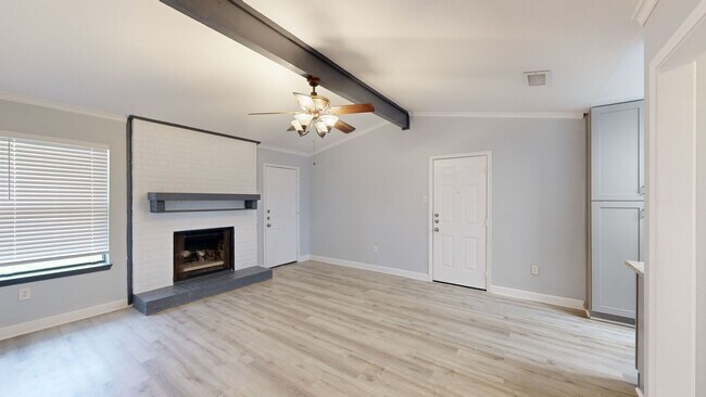 Foto del edificio - $1,295 + 2 WEEKS FREE RENT!!!