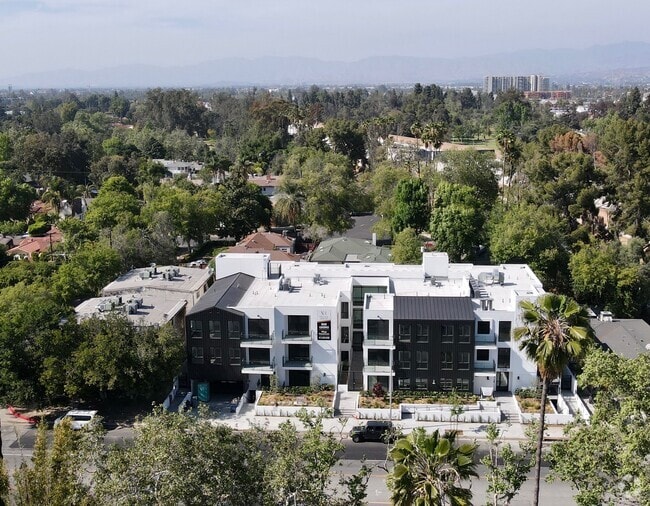 Apartments for rent near Sooky Goldman Nature Center in Beverly Hills