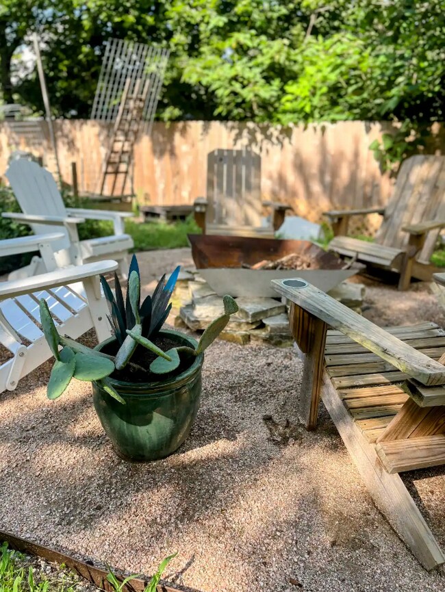 Fire Pit - 1407 S Redondo Dr