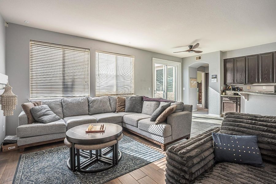 Foto principal - 8336 Cantwell Dr