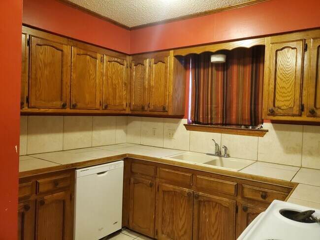 Building Photo - Old Hammond near Airline! 2 BR house