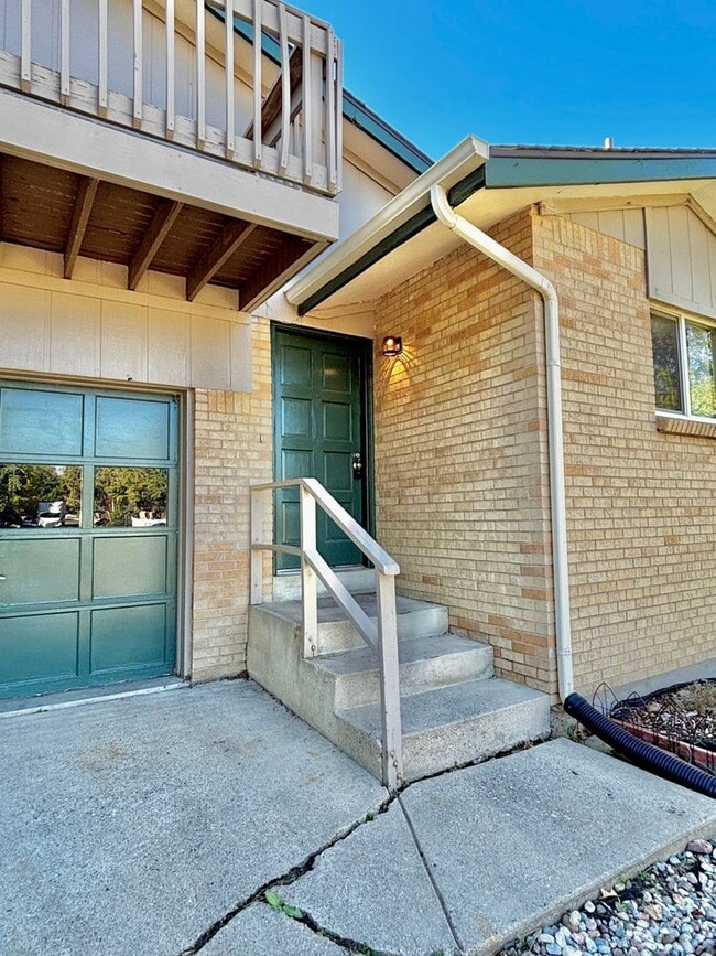 Building Photo - 3512-3512 Holland Ct