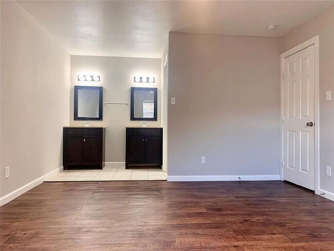 Building Photo - 8113 Chesham Dr