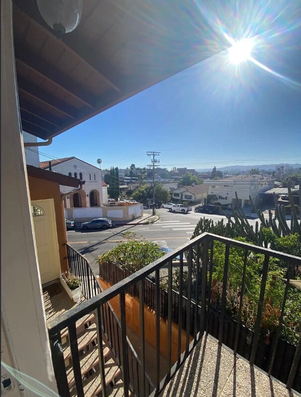 Foto del edificio - 1630 Griffith Park Blvd