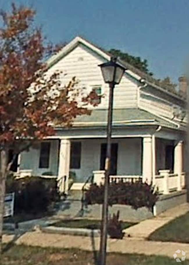 Building Photo - 1007 Madison St