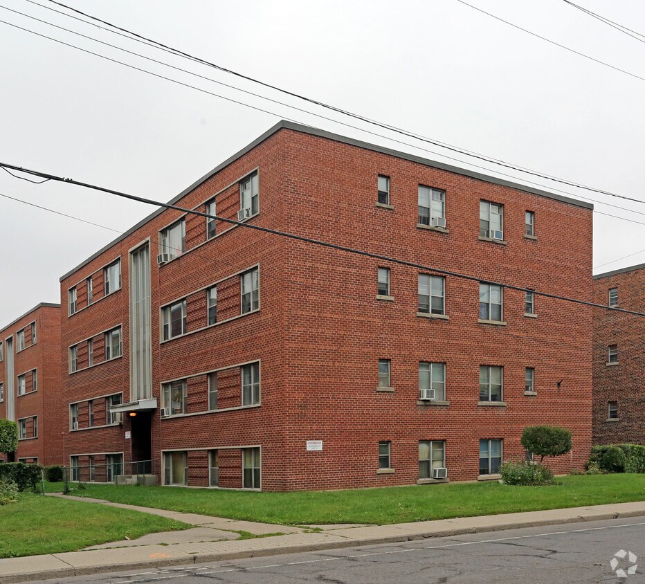 Claremount Court Apartments 151 Stinson St Hamilton, ON