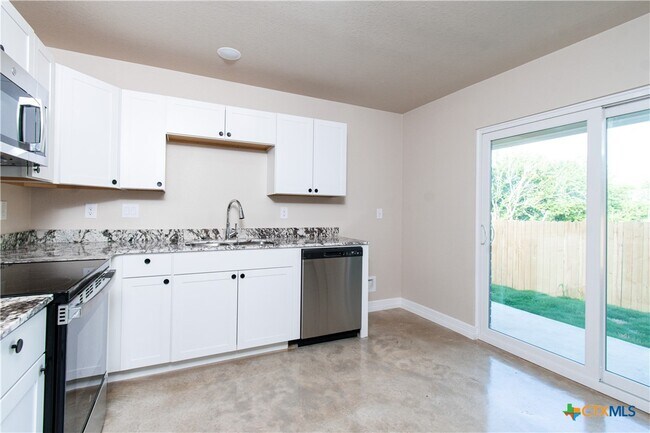 Foto del edificio - 806 Meadow Cir