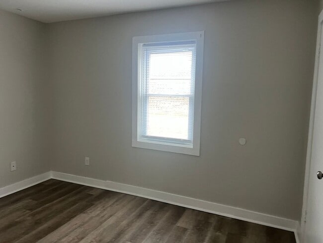 Building Photo - 112 Nandina Ct