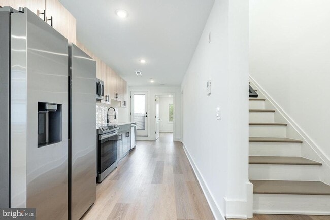 Building Photo - 2252 N Front St