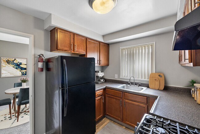 Foto del edificio - Oak Park Manor Apartments & Townhomes