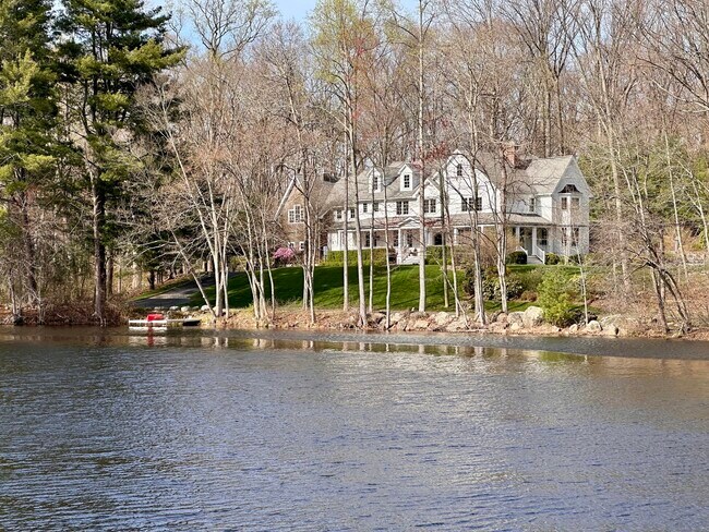 Foto del edificio - 37 Beaver Brk Rd