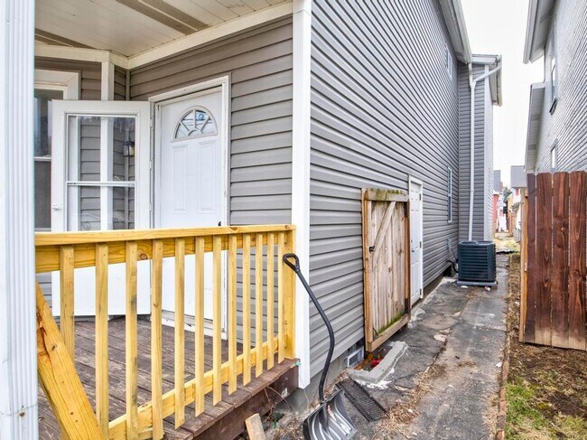 Building Photo - 3 Bedroom Updated Home in Aliquippa