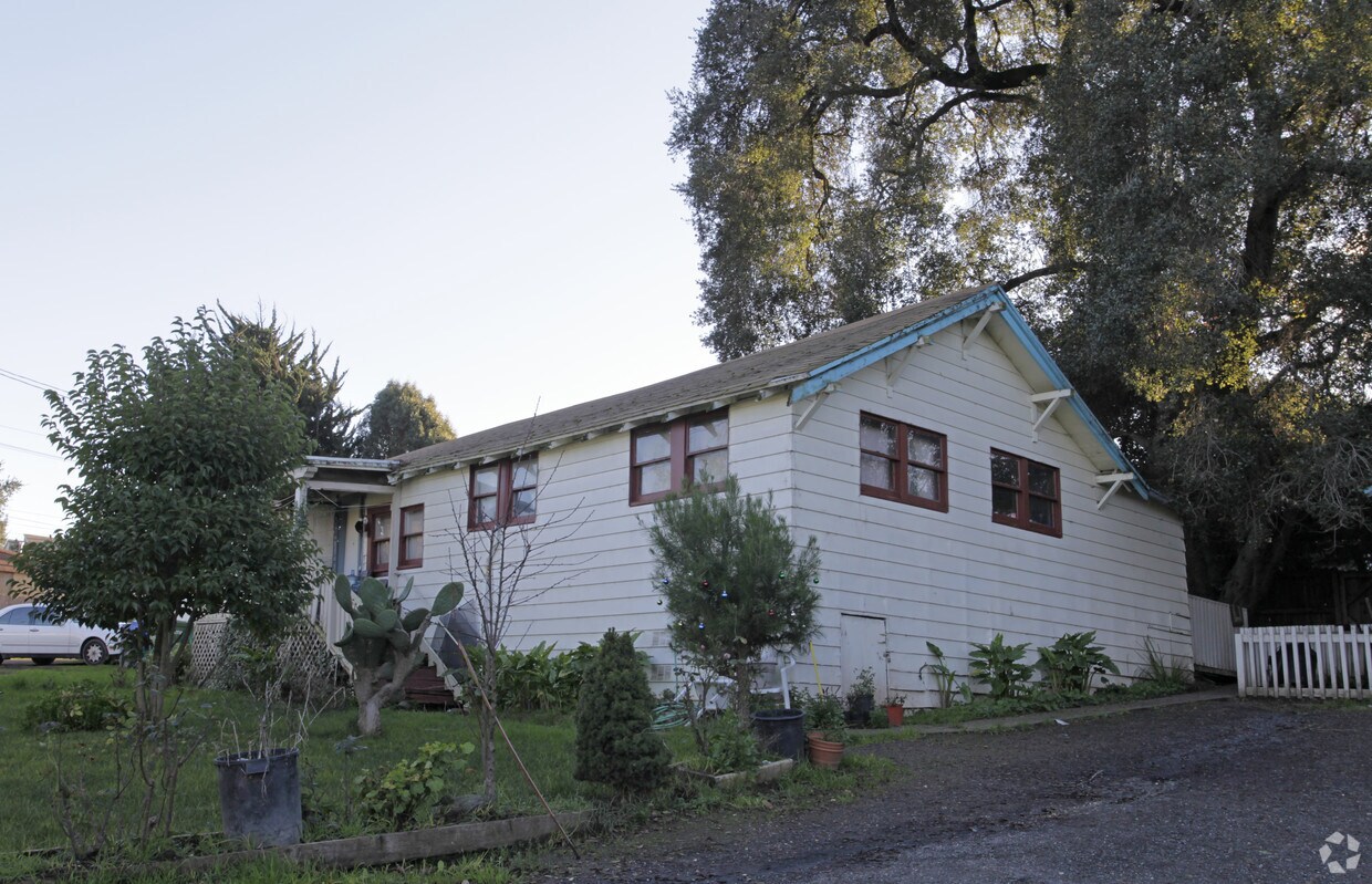 Primary Photo - 1825 Petaluma Blvd